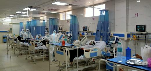 Dit ziekenhuis in India ligt vol met coronapatiënten